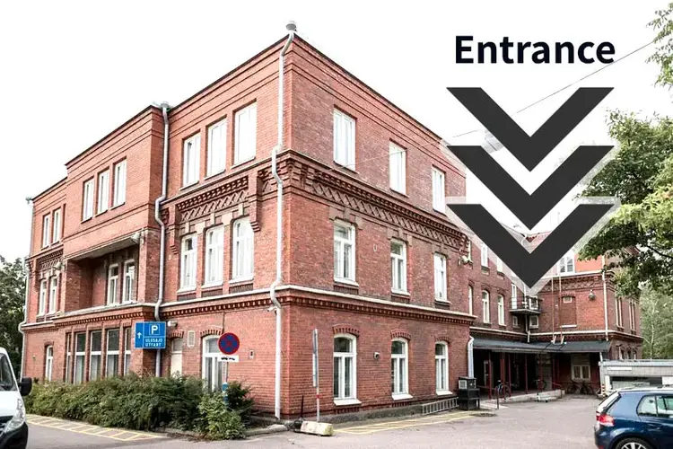 arcade5-building-entrance arcade5-building-entrance